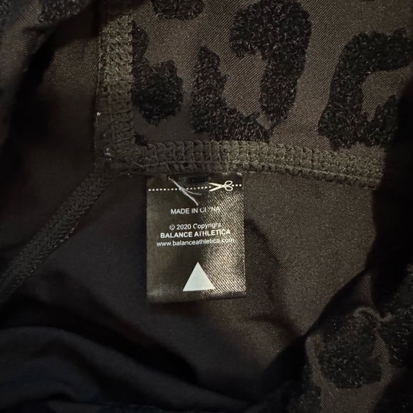 Balance athletica cheetah biker short - Picture 2 of 3